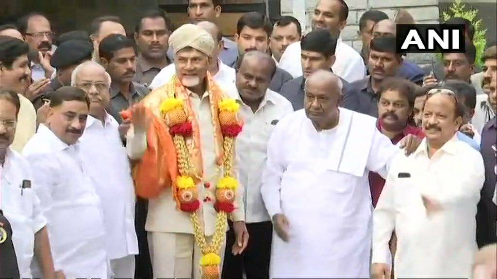Tdptrend's tweet photo. దేవెగౌడ ఆశీస్సుల కోసమే వచ్చా: చంద్రబాబు #ChandrababuNaidu #CBNInBanglore #Kumaraswamy #DeveGowda #Bangalore #TDP #JDS #ncbn #AndhraPradesh https://t.co/vSD1wLiyqQ