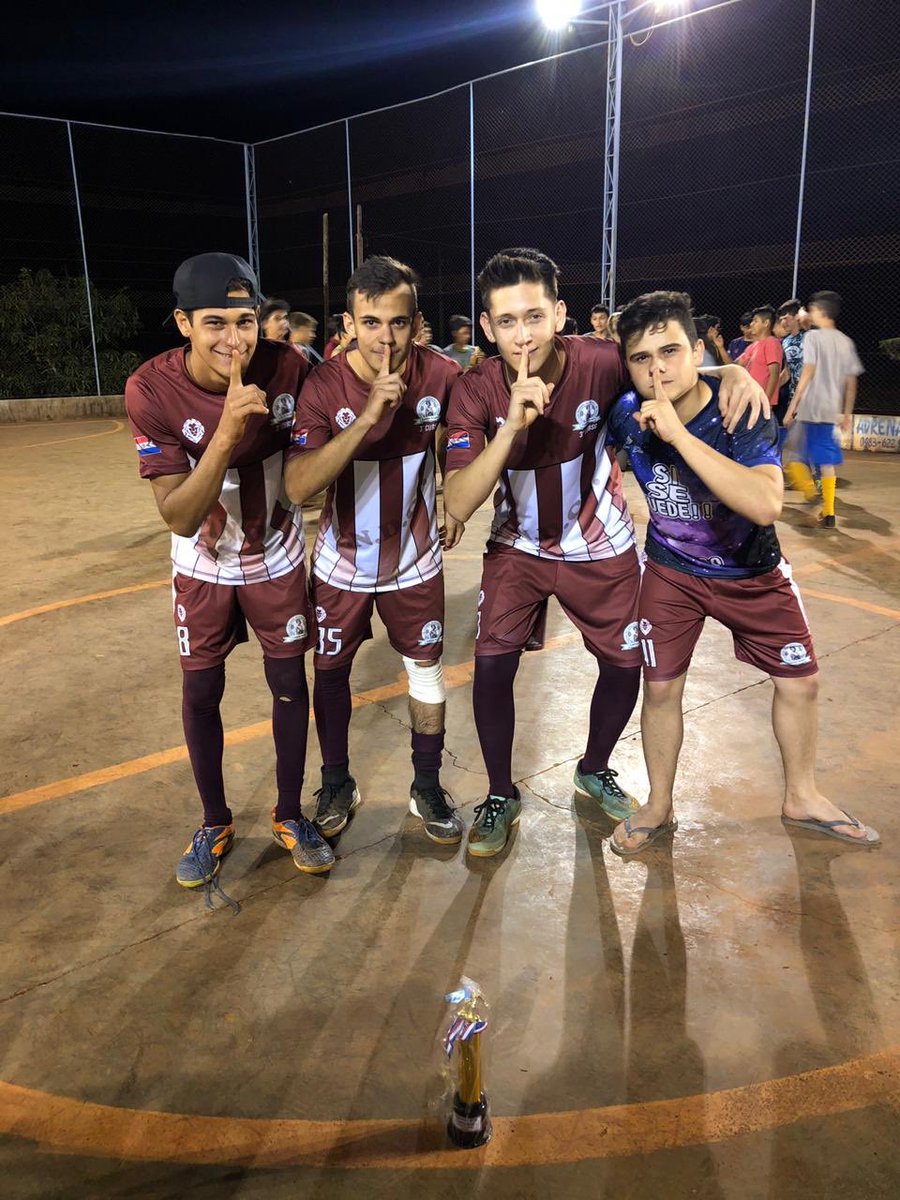 gustafrandaloso's tweet photo. Más una noche/día increíble en mi vida el ultimo intercurso fue el mejor de mi vida! Tercer y primer curso representando muy bien al cole, SI SE PUEDE, que vengan los buenos porque los mejores ya nos vamos 🤫😝❤️ #promo018 #campeones https://t.co/Ha4yrkuImU