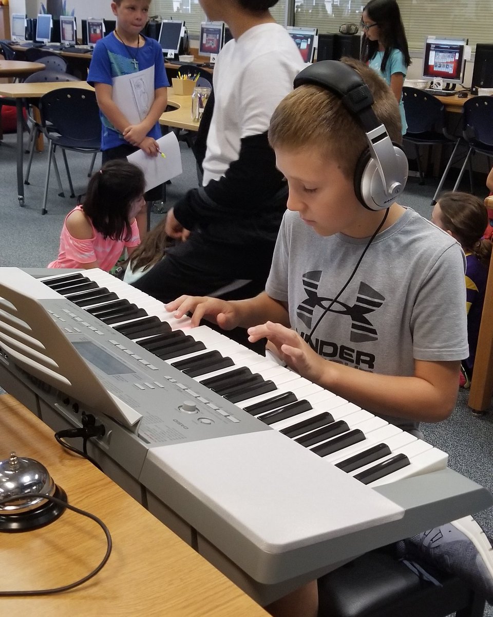 KidsRead2's tweet photo. Students @BauerschlagBest enjoy exploring makerspaces including our new keyboard set! Thank you @ccisd_ef and @bmagdos for our grant! #CCISDlibs @CCISDLibrary #ccisdmaker https://t.co/Knft55mYEI