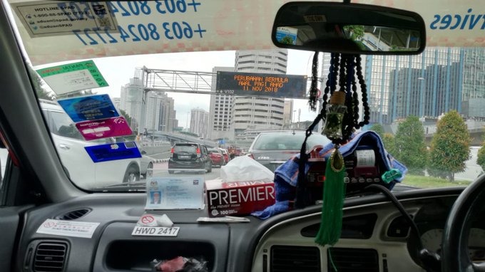 I'm back!!! 🎊🎉😊 #kualalumpur #malaysia 🇲🇾 #traffic 🚗🚐🚚🚗🚙🚛 #trafficjam #taxi #taxiride 🚕 #silviabianco