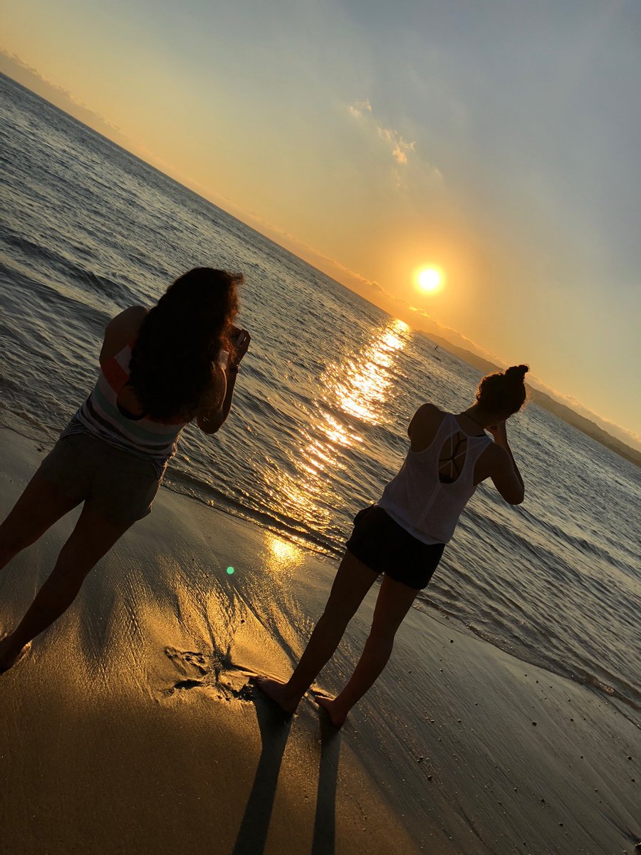 niu_cesi's tweet photo. Bucerías sunset 🙌🏼 #MGMT411 https://t.co/L3r6FXB87r