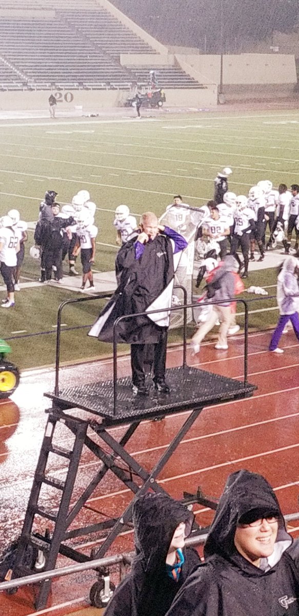 jetwife101's tweet photo. 10 years of band life, came down to tonight.rainiest season ever!!  #oracle2018 #bandfamily #lifeisgood @walterberringer @ChisholmTrailHS https://t.co/VTbdoaXoPJ