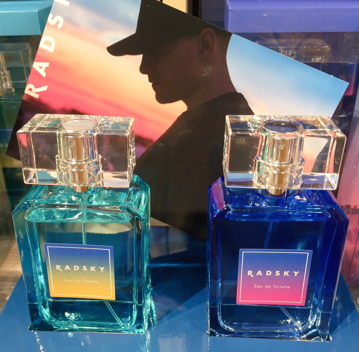 梅田ロフト 感性を刺激する香水 本日より Radsky ラッドスカイ の発売を記念し お買上げのお客さま限定で ボトル刻印サービス を実施しております また 期間中ロフトアプリの画面をご提示で ラッドスカイ のサンプルをプレゼント 期間 11