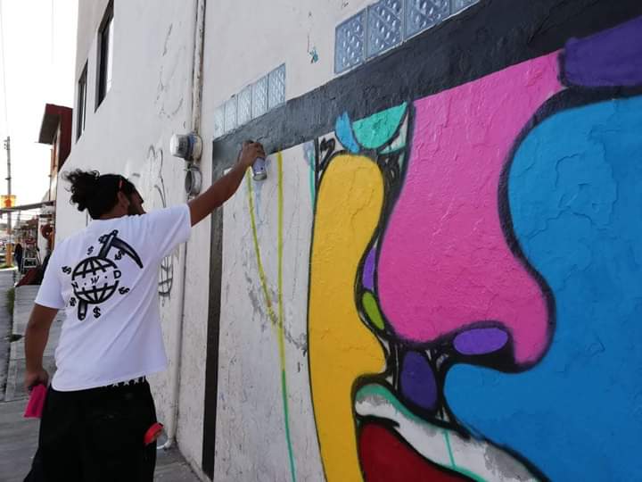 gracmor's tweet photo. Un poco de color en 3 hrs. 
Prol. 2 Sur y Av. 101 Ote. Arboledas de Loma Bella
💀✌️
#gracmor #art #streetart #street #colors #popart #instamoment #ingredientsofidentity #cookiedeaux #instaart #mural #mexico #puebla https://t.co/tUGWBH6HNc