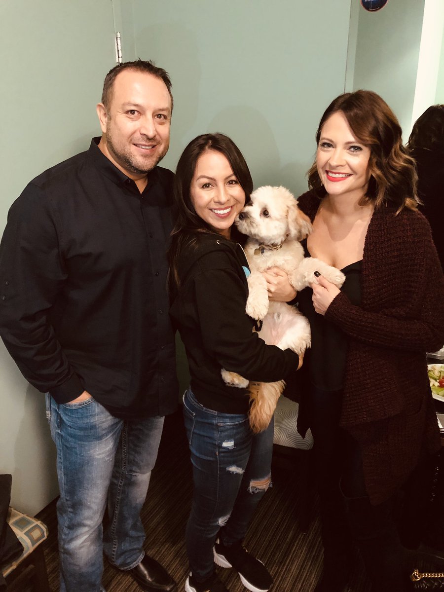ScottInocente's tweet photo. Got to spend a little time with @anjelahjohnson in her green room and she��s as genuine as they come!  Save us some tickets when you get to the AT&amp;T Center...it’s coming!! 🙏🏻

#goseeher #moreofmetour #5tweets https://t.co/09eqZ368t5