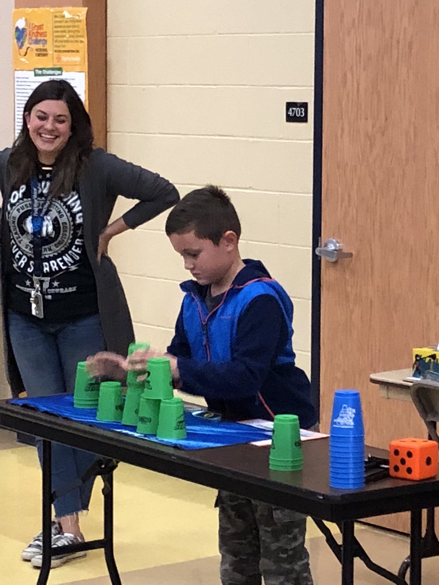 PEjacobs23's tweet photo. The kids loved picking an adult to challenge today! @PrincipalCMill going with an interesting technique. @RobBlosser @SpeedStacksInc #2018STACKUP #GESPride https://t.co/8NYVfHLbUe