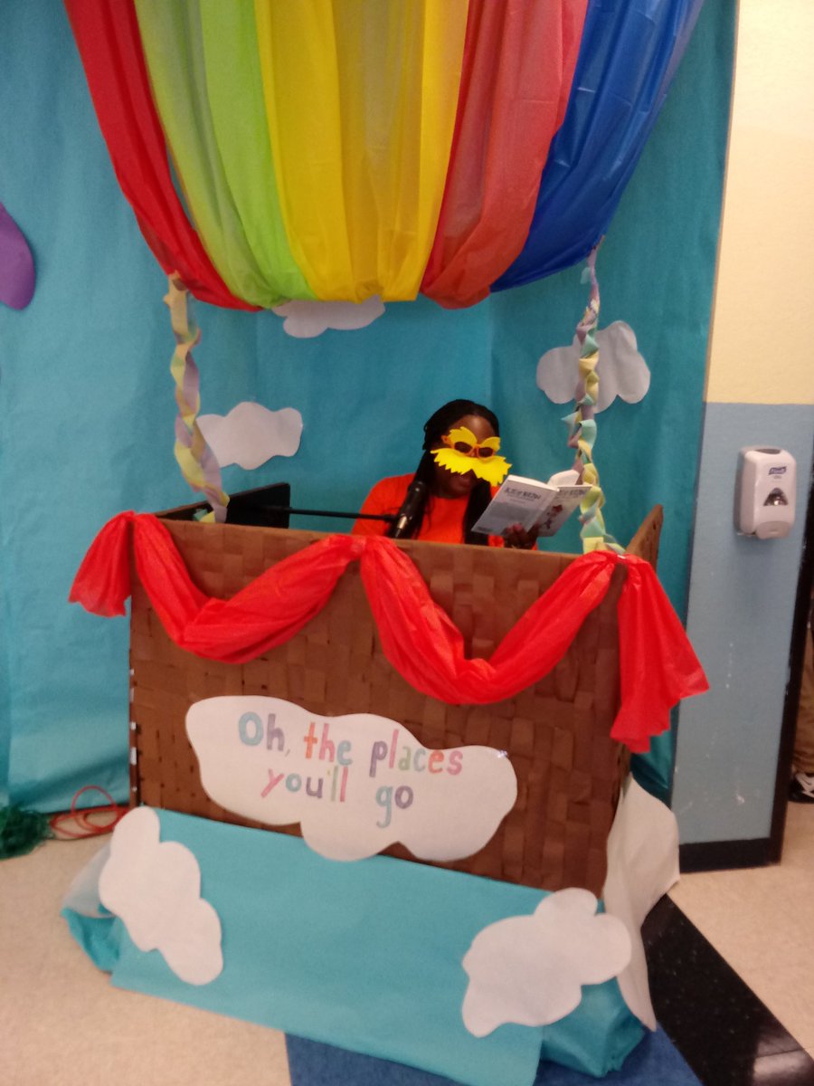 five12welve's tweet photo. Pizza Hut Book-It Principal's Reading Challenge.  Ms Hamilton of Britton Elementary as The Lorax reading to the children.  #youngreaders #bookit #pizzahut https://t.co/AZFFCH4Jjk