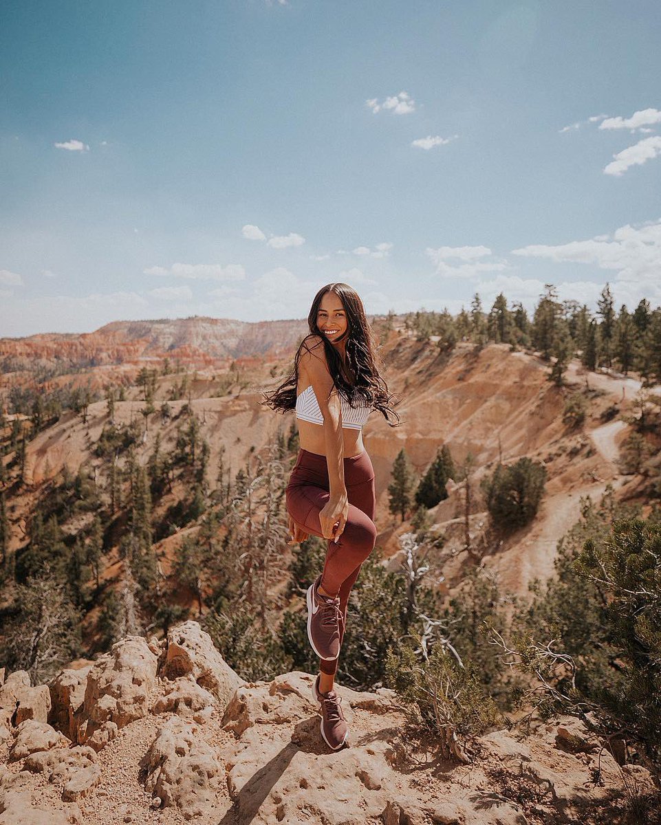 kelsicarma's tweet photo. The best kind of motivation is new workout gear!💪🏽 Am I right??😏 if you’re in need of some motivation (like these buttery soft leggings), jump over to @albionfit + use CARMA15 for a discount.🧡 #albionfit https://t.co/XmdBZsHm1w https://t.co/5h3L7F0hRh