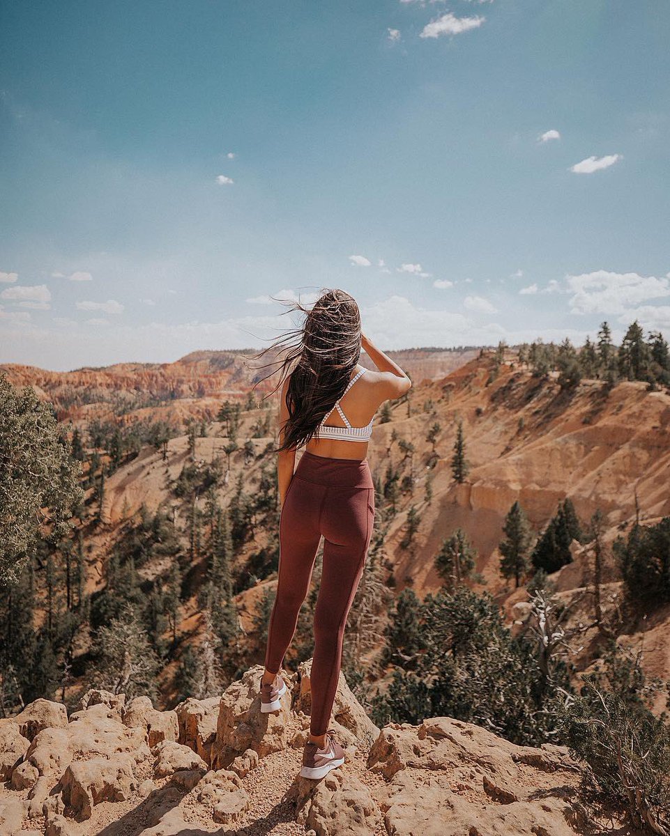 kelsicarma's tweet photo. The best kind of motivation is new workout gear!💪🏽 Am I right??😏 if you’re in need of some motivation (like these buttery soft leggings), jump over to @albionfit + use CARMA15 for a discount.🧡 #albionfit https://t.co/XmdBZsHm1w https://t.co/5h3L7F0hRh