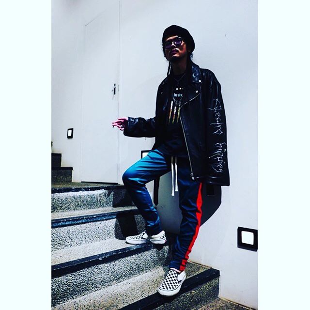 alexandroscrew's tweet photo. #sub_age oversized leather jacket × #nin vintage t-shirt × #mnml track pants sato
#ca4la
#nineinchnails
#vans
#talkingrock
#トーキングロック https://t.co/s3lAANRial
