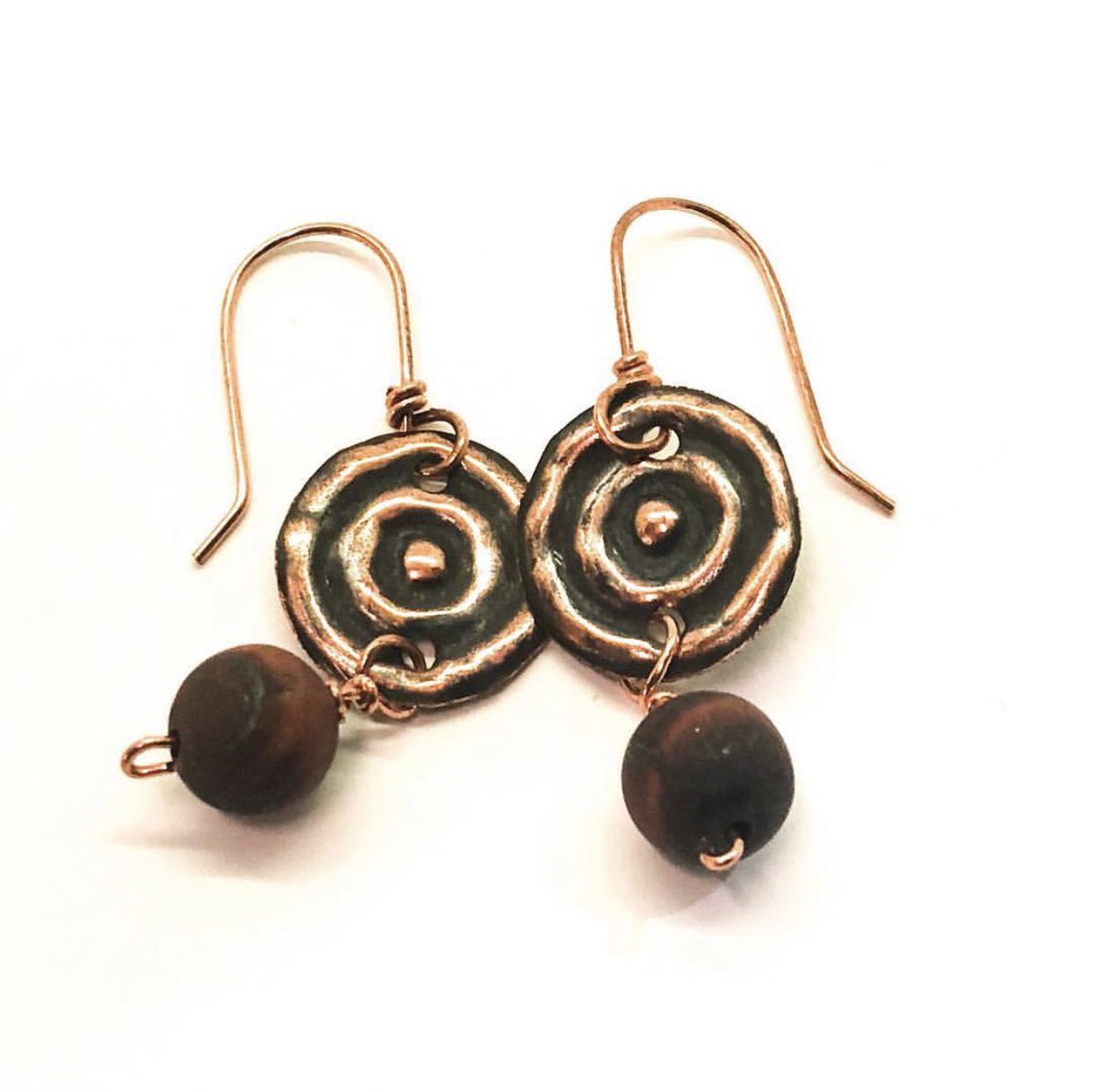 buyindigenous's tweet photo. We ❤️ the variation in Colours from the working of the metals in these earnings.
Shop Sonia’s earrings on her Etsy store
🛒 https://t.co/TITTIj4xAS @sonia_pallett 
#buyindigenous 
Fabulous Waterhole Earrings available in Sterling Silver or Copper with black, yellow and red Agate. https://t.co/bE3Paj9wdq