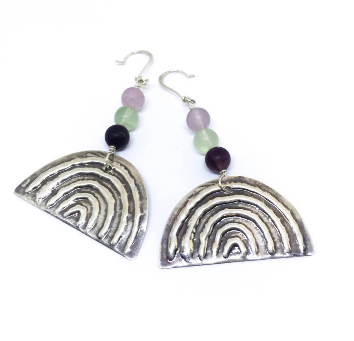 buyindigenous's tweet photo. We ❤️ the variation in Colours from the working of the metals in these earnings.
Shop Sonia’s earrings on her Etsy store
🛒 https://t.co/TITTIj4xAS @sonia_pallett 
#buyindigenous 
Fabulous Waterhole Earrings available in Sterling Silver or Copper with black, yellow and red Agate. https://t.co/bE3Paj9wdq