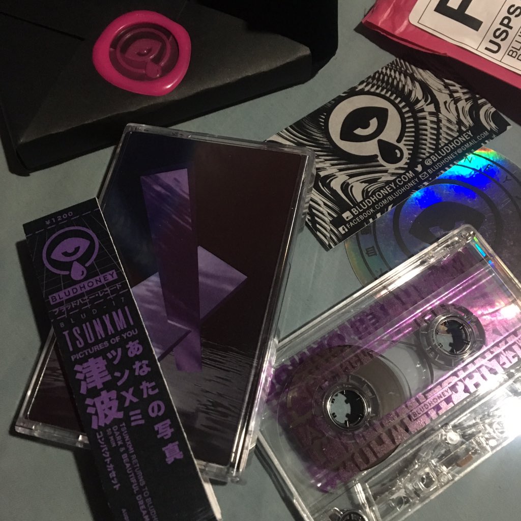 kaiju_dave's tweet photo. thank you @bludhoney &amp; @dravenstedman  for this wonderful package 💎⚗️🌧💪🏽 https://t.co/HxLsouIxxK