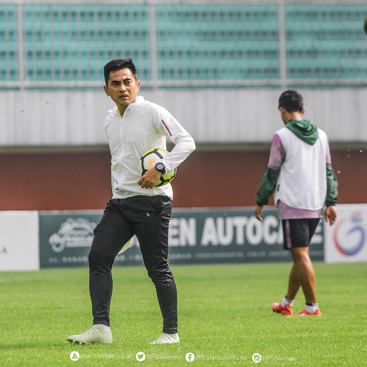 PSSleman's tweet photo. Sesi latihan PSS, Jumat (09/11) pagi di stadion Maguwoharjo. Besok pagi skuat akan berangkat menuju Madura. Mohon doa restunya semoga mendapatkan hasil maksimal. 🦅#PSSleman #COSE https://t.co/rYSpNMyhFn