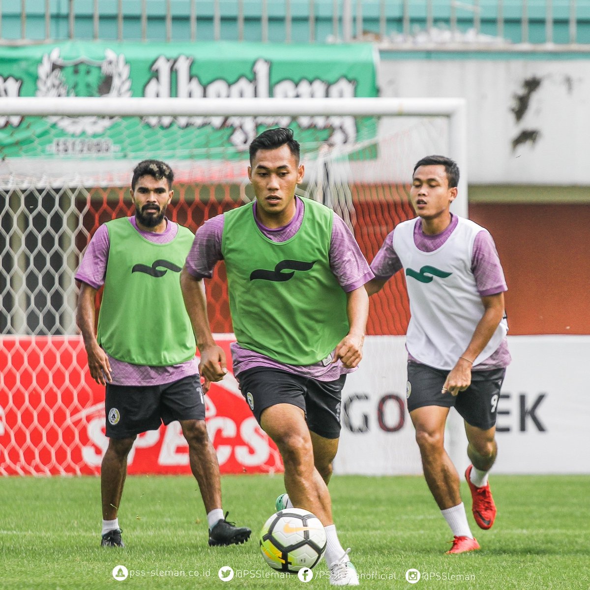 PSSleman's tweet photo. Sesi latihan PSS, Jumat (09/11) pagi di stadion Maguwoharjo. Besok pagi skuat akan berangkat menuju Madura. Mohon doa restunya semoga mendapatkan hasil maksimal. 🦅#PSSleman #COSE https://t.co/rYSpNMyhFn
