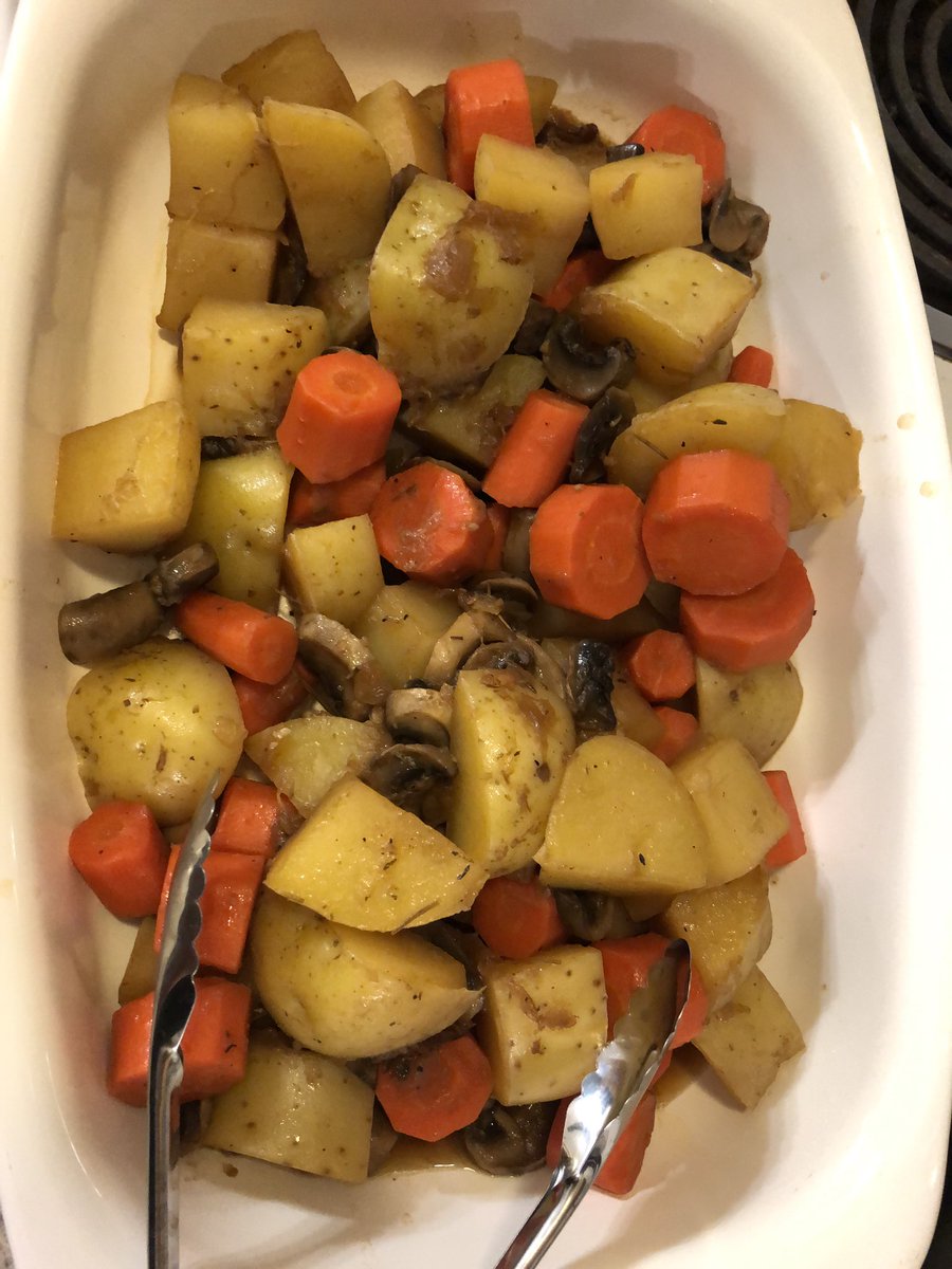 Kat_Baybay's tweet photo. Pot roast &amp; veggies😋 It’s what’s for dinner #Dinner #LickYoScreen https://t.co/dlSM55Y747