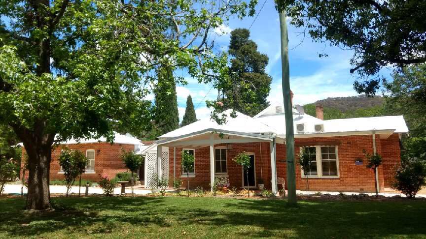 WINNews_ACT's tweet photo. Would you like to buy a piece of Banjo Paterson history?
Well, land that Banjor Paterson owned has recently gone on the market in #WeeJasper.
And now the land and the homestead that stands there could be yours.
Want to know more? Join us at 6pm.
#WINNews6pm https://t.co/w2H10aH7Pm