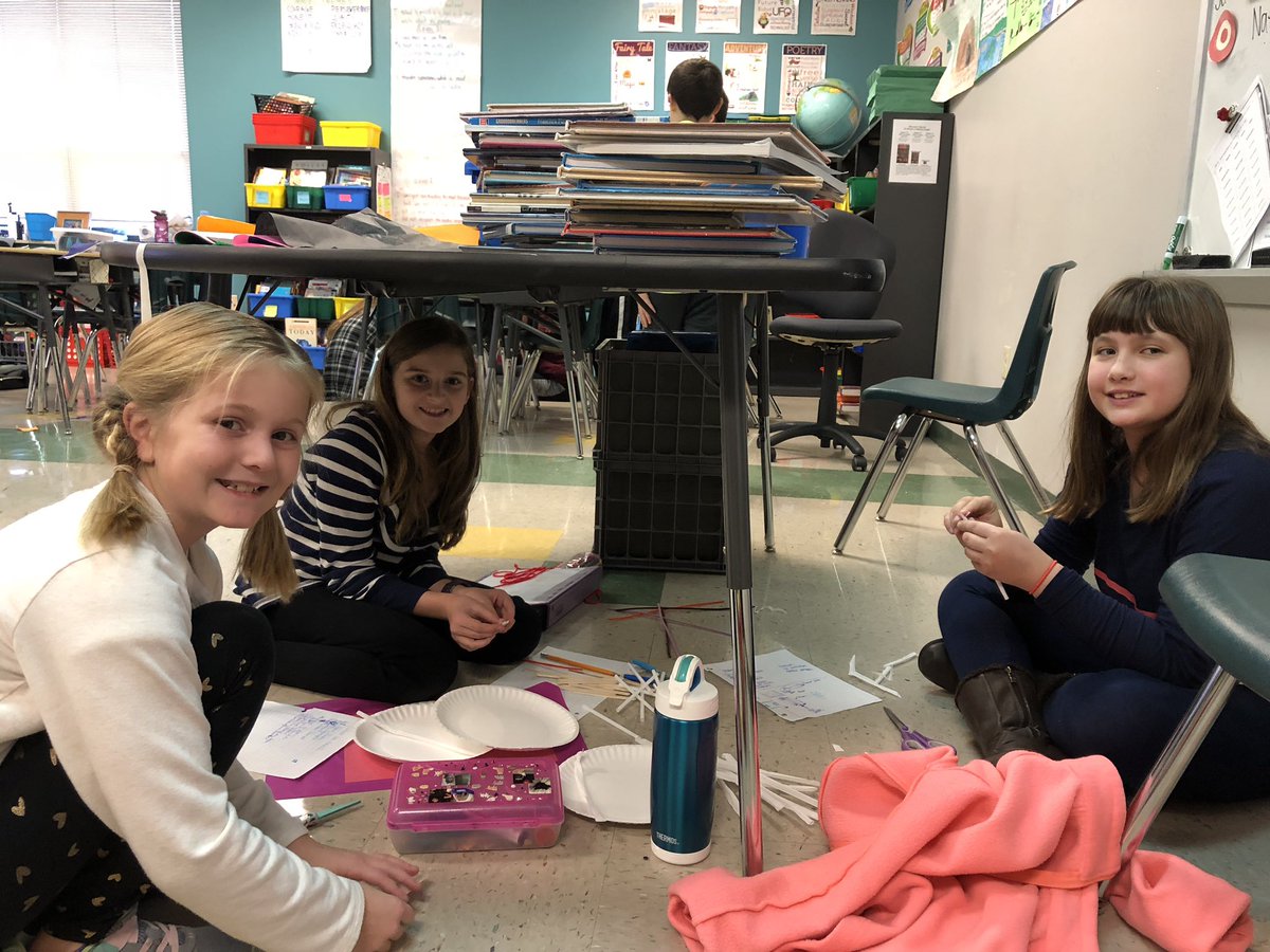 Mrs_NoonanDUE's tweet photo. Mrs. Noonanโs class #stopdropandstem #WSDLearns https://t.co/FPnWHlHiR5