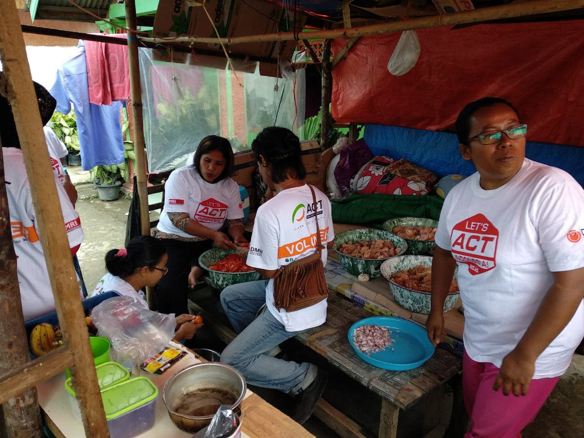 Meski banjir di Kabupaten Lima Puluh Kota berangsur surut, ratusan warga terdampak masih dihadapi sejumlah permasalahan pascabanjir. Selasa (6/11) ACT Sumatera Barat pun mendirikan Posko Kemanusiaan dan Dapur Umum.

Selengkapnya: act.id/news/detail/da…

#BersamaHadapiBencana