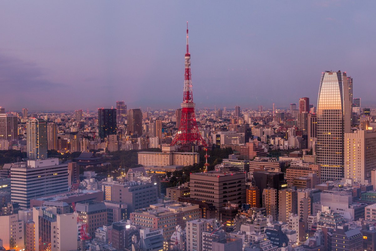Sunrise over Tokyo Tower ow.ly/QdQO30mjWEH #tokyo #japan #visitjapan #visittokyo #asia #travel #traveller
