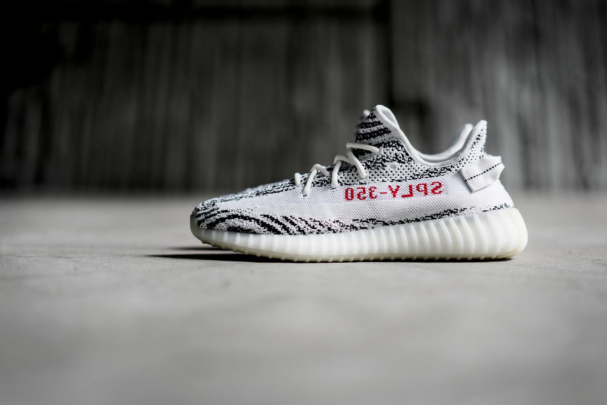 adidas yeezy boost 350 v2 zebra footlocker