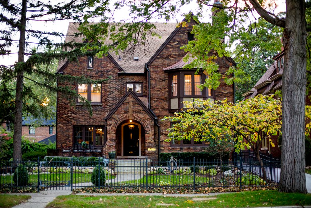 detroitnews's tweet photo. Old House Journey: Transplanted couple falls in love with University District house. https://t.co/KWi38RDMTT https://t.co/dePqvqD1em
