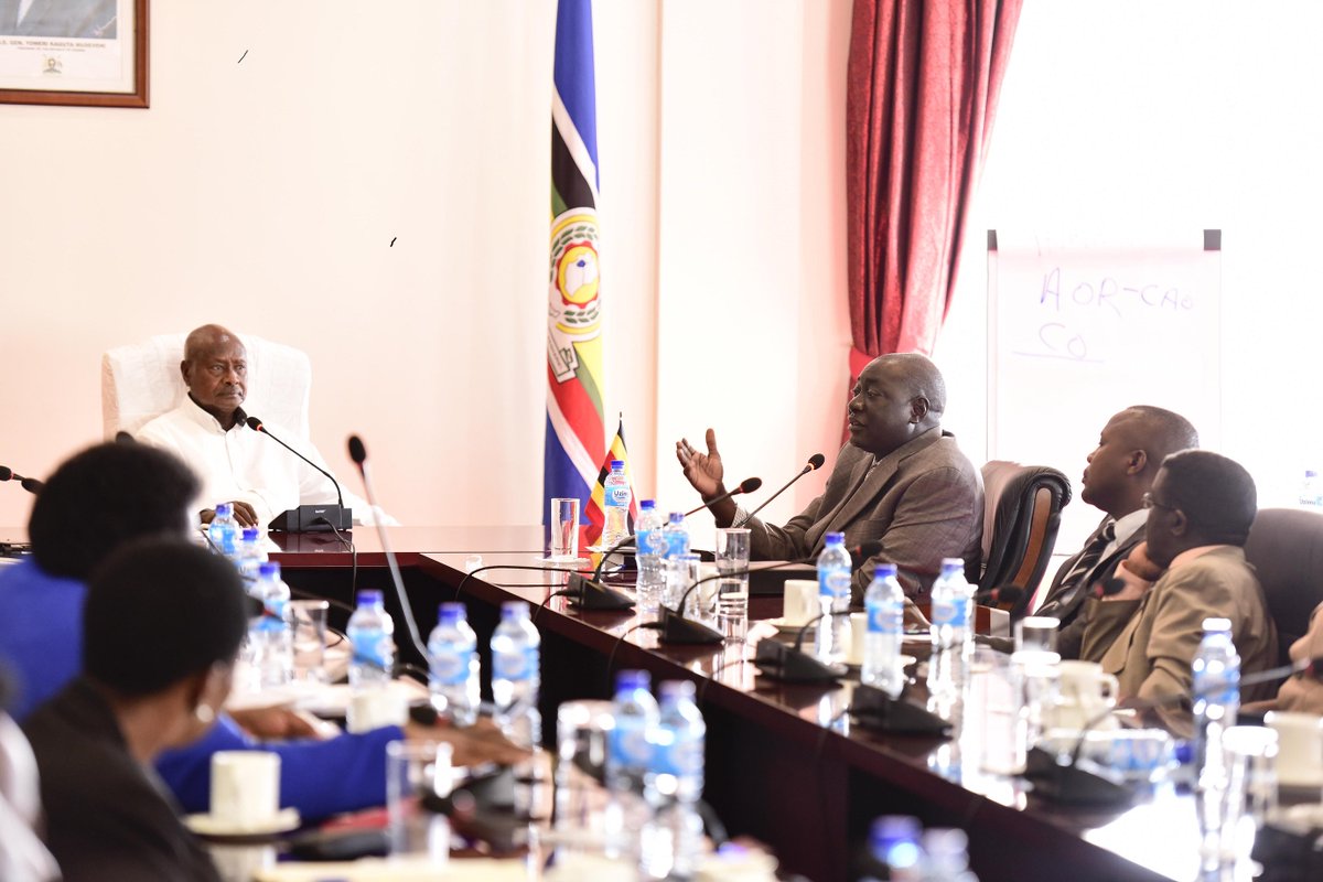 KagutaMuseveni's tweet photo. Met with the Parliamentary Public Accounts Committee on Local Governments. They presented to me a report on the findings on the performance of accounting officers of District Local Governments and Municipal Councils countrywide &amp; irregularities in service delivery to the public. https://t.co/eUUNV5I5o4