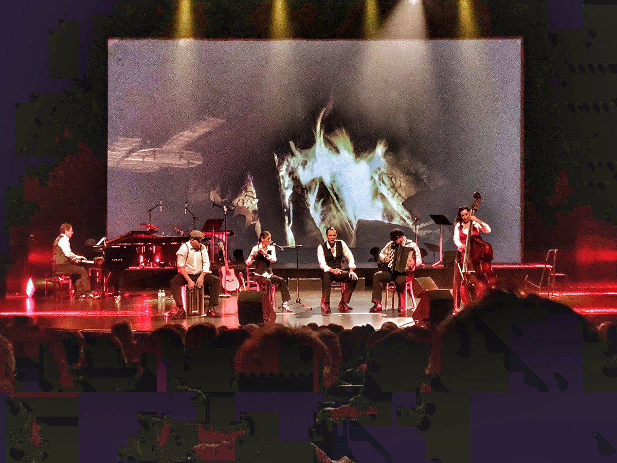 formidableAA's tweet photo. Merci pour cette belle soirée @USherbrooke #formidableaznavour https://t.co/IjrxEONRTk