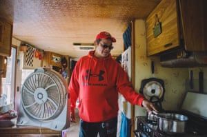 MikeHudema's tweet photo. What environmental racism looks like. While Nestlé extracts millions of litres from their land, First Nation members have no drinking water: https://t.co/1HMpV2kLnf

#ActOnClimate #climate #energy #cdnpoli #onpoli https://t.co/QMobB30YEX
