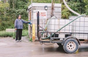MikeHudema's tweet photo. What environmental racism looks like. While Nestlé extracts millions of litres from their land, First Nation members have no drinking water: https://t.co/1HMpV2kLnf

#ActOnClimate #climate #energy #cdnpoli #onpoli https://t.co/QMobB30YEX