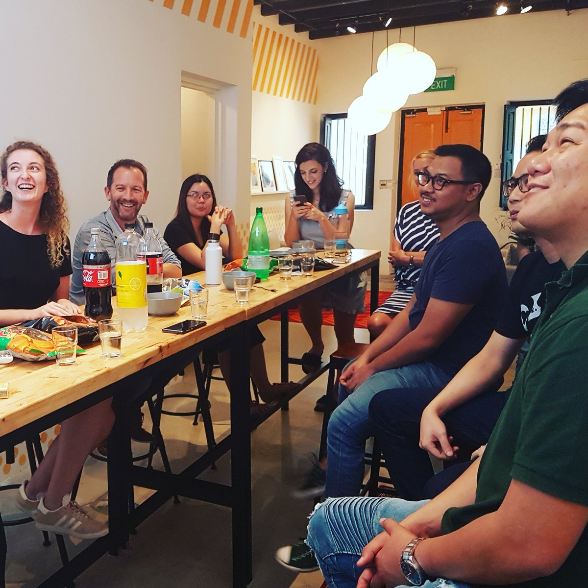 ConcourseDM's tweet photo. Happy faces at our Asia team's monthly review - that's what we love to see as we celebrate client project successes and our team of wonderful people 😁 👏🤘 #concoursedm #artofimplementation #travelretail #retaildesign #brandactivation #teamwork #smiles https://t.co/aiDjLOBJMb