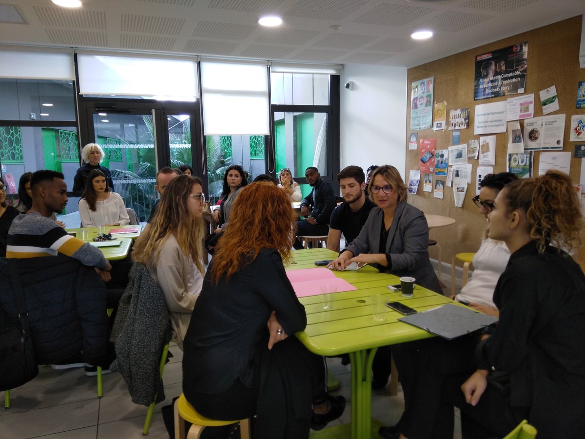 Lancement de #AdopteUnParrain au <a href="/Le__Carburateur/">Le Carburateur</a> : 12 #jeunesdiplomes vont bénéficier de l'appui d'un chef d'entreprise pour leur recherche d'emploi. #unparrainunemploi un dispositif de <a href="/MaRegionSud/">Région Sud</a> #AvecPôleemploi