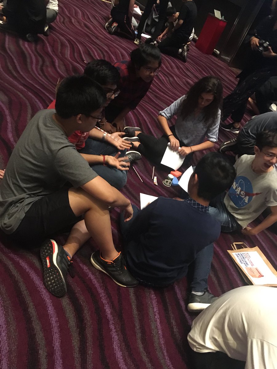 GISGreenDragons's tweet image. Can we build the tallest tower? No verbal communication 🤫🤫 #gislearning #GISStudentleaders