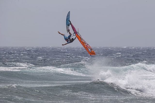 pwaworldtour's tweet photo. Philip Köster Practising Star Jumps While Airborne
#windsurf #wave #backloop #starjump #starfish #pozo #pozoizquierdo #gcwwf #gcwwf2018 #grancanaria #canaries #waves #worldcup #photooftheday #pwaworldtour https://t.co/dzIFAUPkjT https://t.co/iaa5kV7fK3