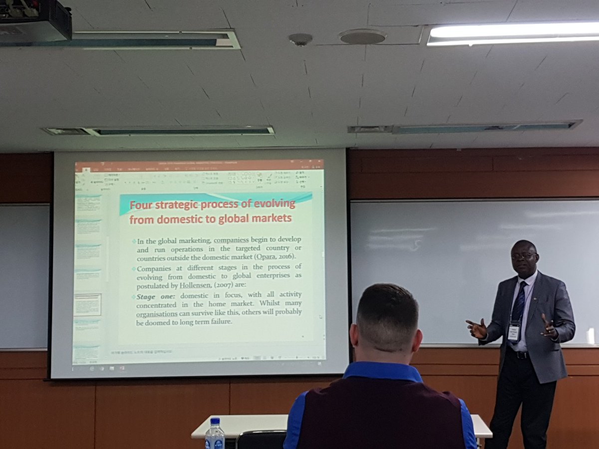GBT_HansolKang's tweet photo. #EAMSA18 It is about global marketing strategies. He explains two important marketing strategies and four strategies process of evolving from domestic to global markets. https://t.co/XPK4Dqkcf1