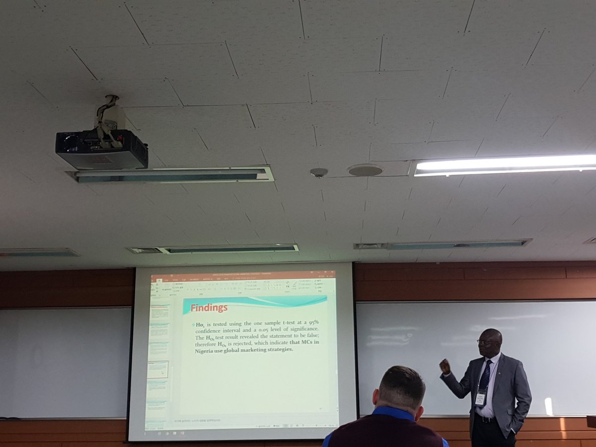 GBT_HansolKang's tweet photo. #EAMSA18 It is about global marketing strategies. He explains two important marketing strategies and four strategies process of evolving from domestic to global markets. https://t.co/XPK4Dqkcf1