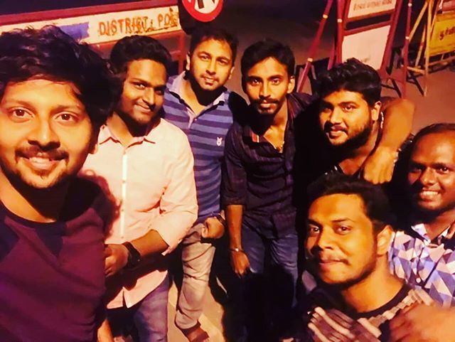 vickyjackfrost's tweet photo. School Friends✌️
#longtymnosee 
#10yrsfriendship
#metafterlong
#nightout 
#heavydinnerlastnight
#happy https://t.co/7kR3dUv6qT