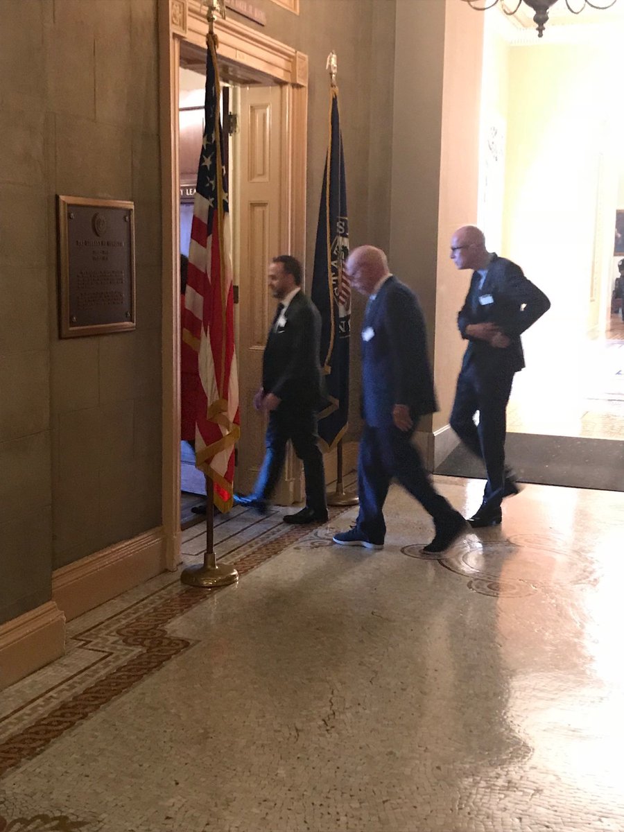 lovetogive2's tweet photo. @profcarroll What fresh #GOPFraud #FarRightGlobalCoup hell is this? #RupertMurdoch visiting #MitchMcConnell’s Senate offices during the #SenateRecess?🤔 https://t.co/HvebVnx5EI