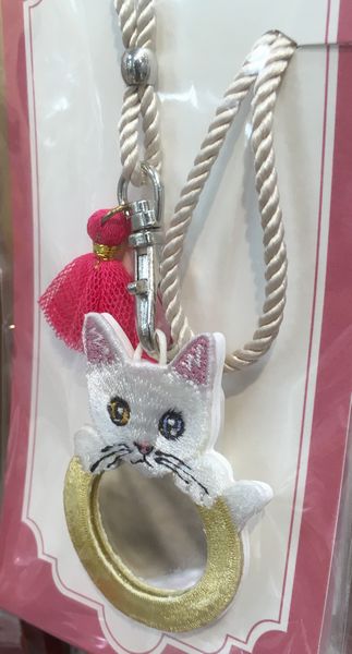 東急ハンズ広島店 A Twitter かわいいネコが 便利と可愛いをプラス 小さなミラーでいつでもどこでもスマートに身だしなみをチェック ストラップをつければハンカチがバッグの中で迷子になりません ネコの刺繍が胸キュン スタッフの一押しは ブサカワ