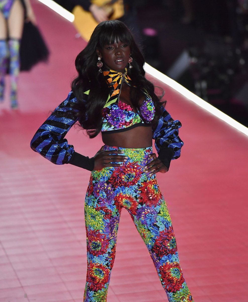 my favorite VSFS 2018 newbies on their outfits! truly gorgeous women! 😍✨
#VSFashionShow2018 #VSFS2018
#LorenaRae🇩🇪 #KelseyMerritt🇵🇭 #YasminWijnaldum🇳🇱 #DuckieThot🇦🇺