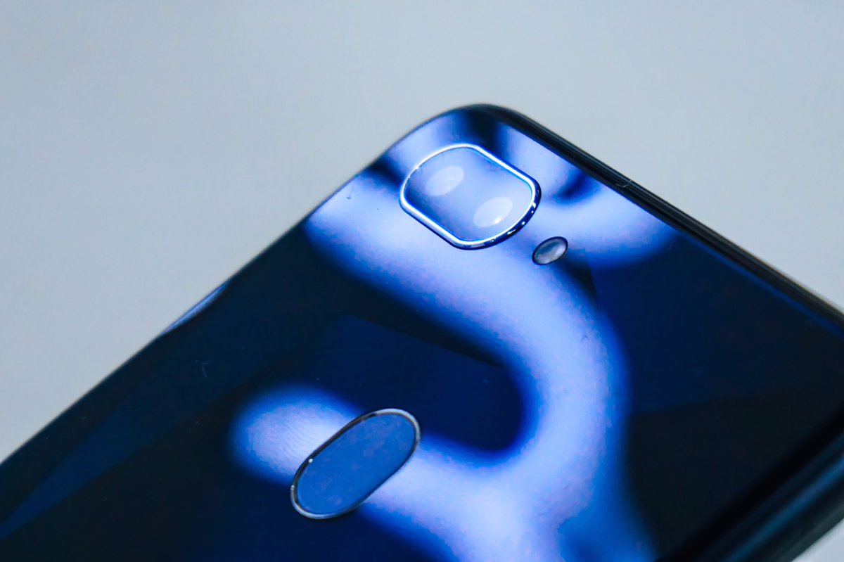 xrostech's tweet photo. Realme 2
#realme2 #realme2series #realme #realmemalaysia
#powermeetstyle
#tech #design #photography #instatech #technologyphotography #phone #smartphone #potd #productphotography https://t.co/LscvNM2C5a