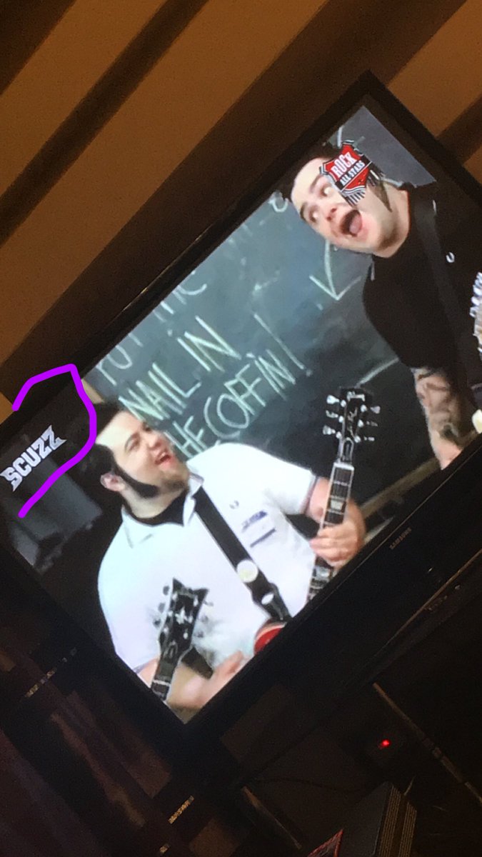 olstar1803's tweet photo. Getting the last few days of magic in before @ScuzzTV is finally gone 🙄🙁 found so many good bands cause of this channel 🤟🏻👑 https://t.co/sX3MAHKbOG