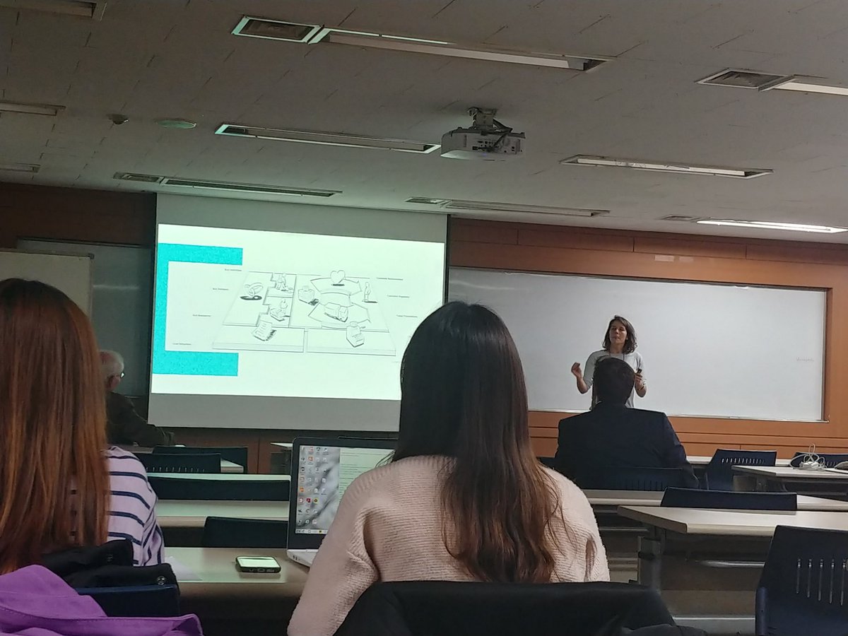 Boin_GBT18's tweet photo. #EAMSA18 Third in a Parallel Session 4(Track A), Sarah-Maria Franz explains her research, Innovation of affordable solutions in emerging markets by western MNCs by talking about BUHLER and rice market with a graph. https://t.co/dANDq5vFYM