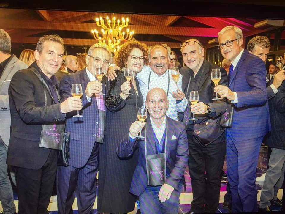 dArapriSpumanti's tweet photo. #bullesnote & @peppezullo #enjoydarapri https://t.co/jbY4ltWjHT