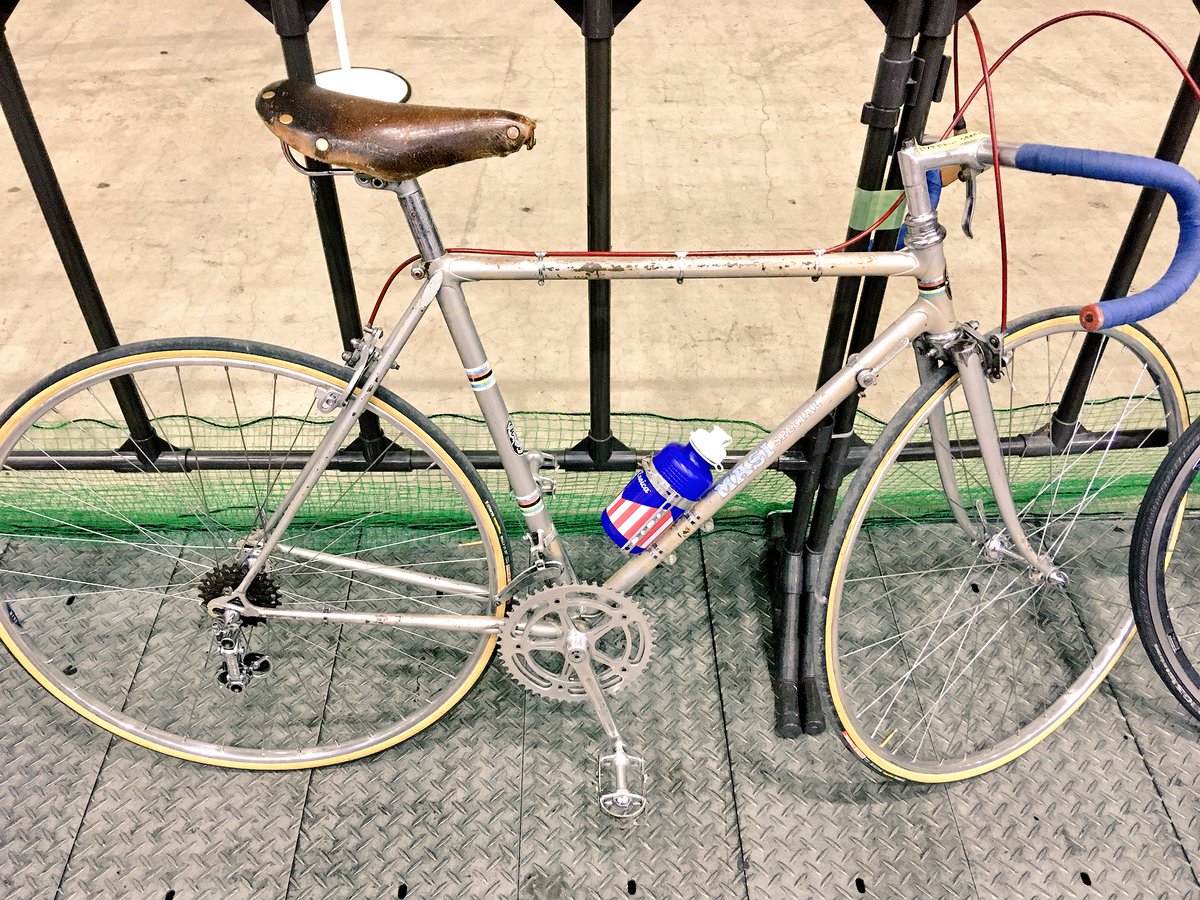 2年ぶりにサイクルモードへ行ってきた。私のようなド素人が見たってしょうがないのかもですが、最新の美しい自転車たちを鑑賞するのは好きなので。
とか言いながら、なんかその辺に転がってるヴィンテージに1番反応してしまう。カッコイイ