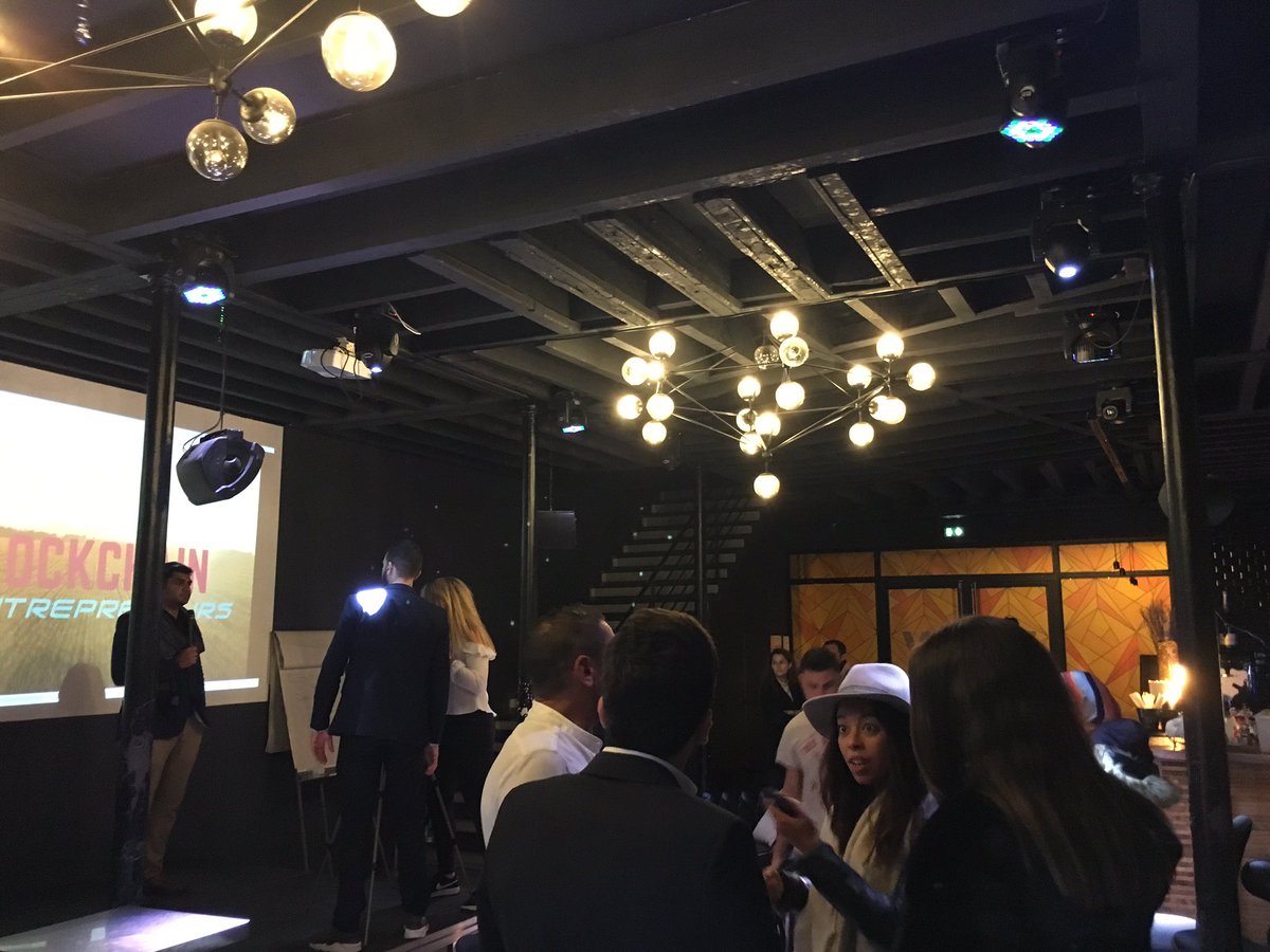 frederic_ribau's tweet photo. Soirée #blockchain #paris.  De nouvelles idées fleurissent. https://t.co/2HX3JazucH