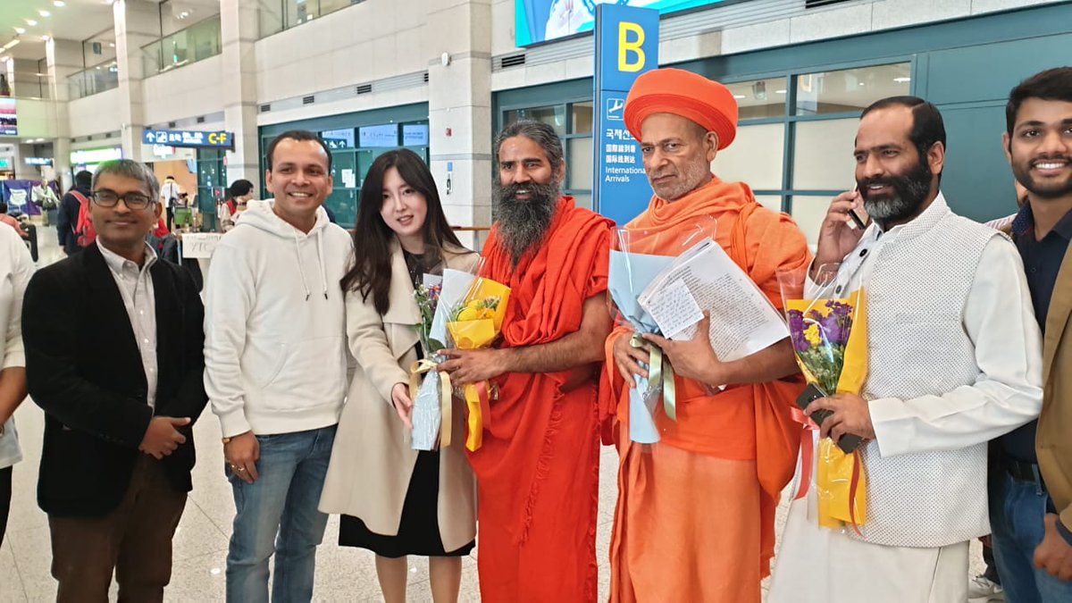 bst_official's tweet photo. Representative of  Miryang city and ASSOCHAM Korea welcoming delegation of pujya swamiji, pujya acharya pradhumn ji, adarniy dr yashdev ji &amp; patanjali team https://t.co/7EyiSfOfDq