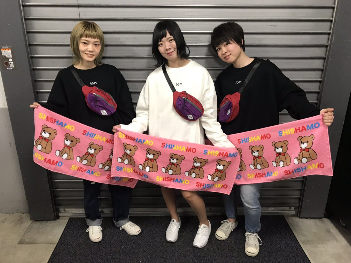 ট ইট র Shishamo こちら今日から発売のnewグッズたち さっそく3人で着てみましたよー コーチジャケットは朝子がlサイズ 松岡がmサイズ 私吉川がsサイズ スウェットは朝子と松岡がlサイズ 吉川はmサイズを着てます 小物も 可愛いですよね 皆さま是非