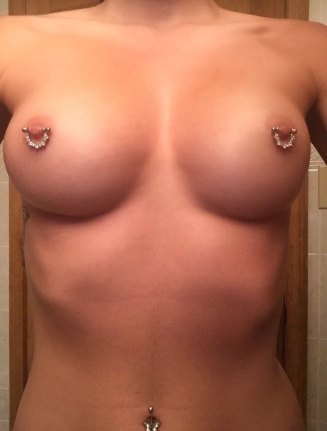 Nipple piercing pierced 4.8k(@nipple_pierced) 's Twitter Profile. 