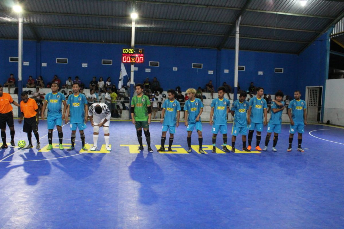 Fun futsal antar fansklub yg diselenggarakan Milanisti Indonesia Manokwari

Pertandingan pembuka grup A antara JCI Manokwari vs United Indonesia Manokwari

Skor 4-3 utk United Indonesia